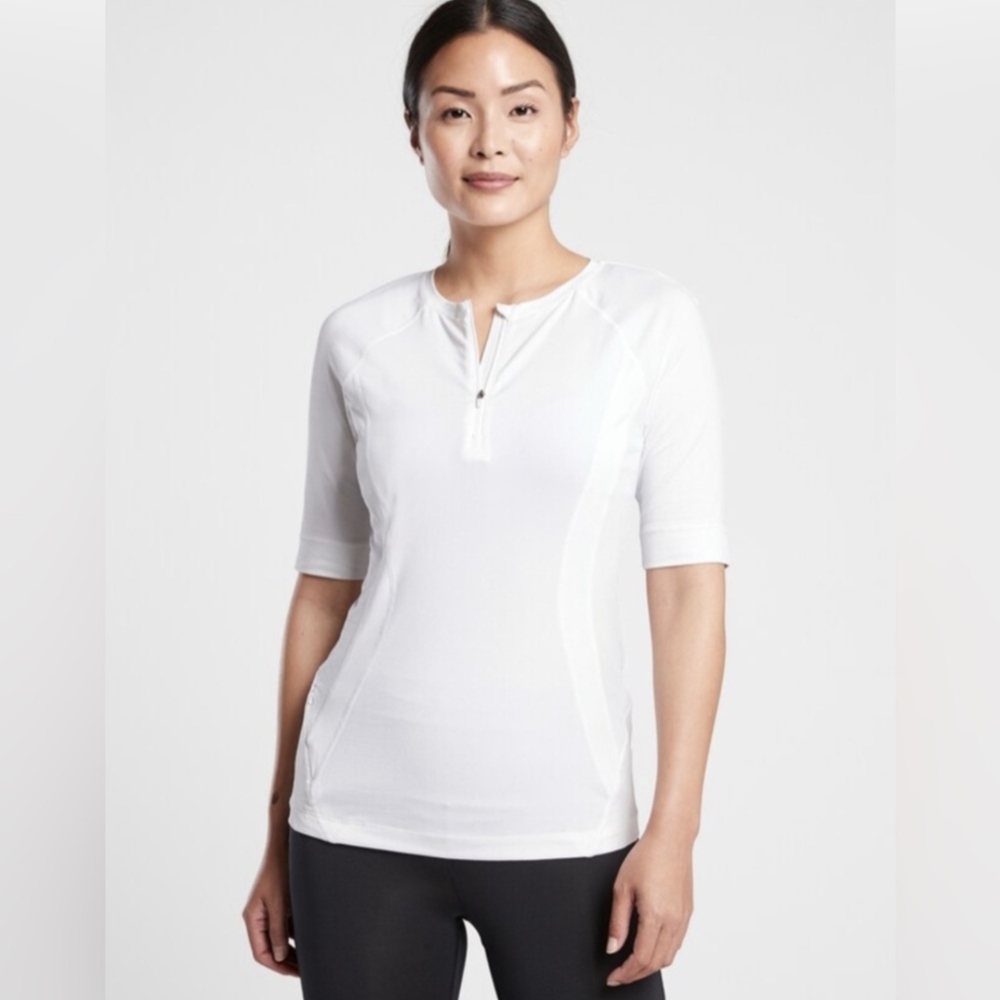 🆕 Athleta White UPF Fitted Tee, Pacifica Illume, Size M. NWT ☀️